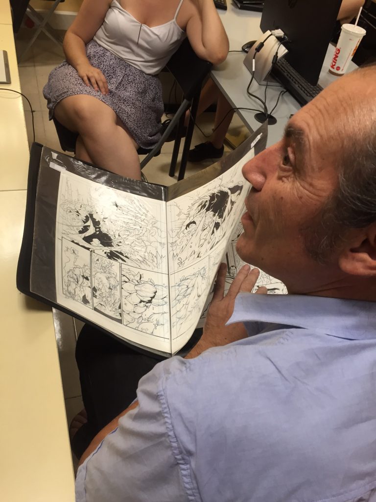 En la pasada One Artist Con tenemos a Carlos revisando el trabajo de Iban Coello